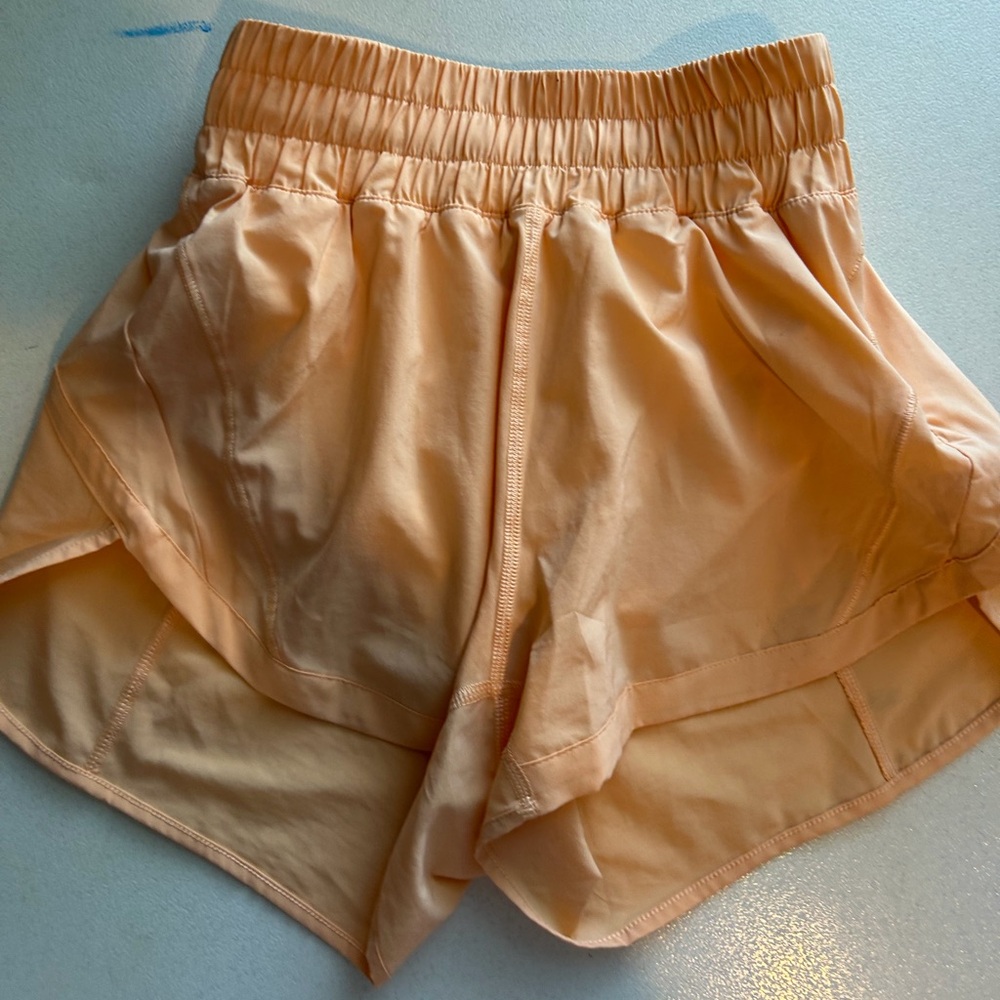 Women’s Peach Elastic-Waist Performance Shorts